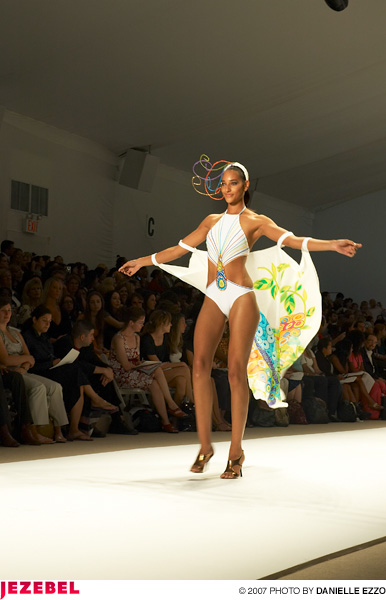 Illustration for article titled Gottex Spring/Summer '08 Show & Scene